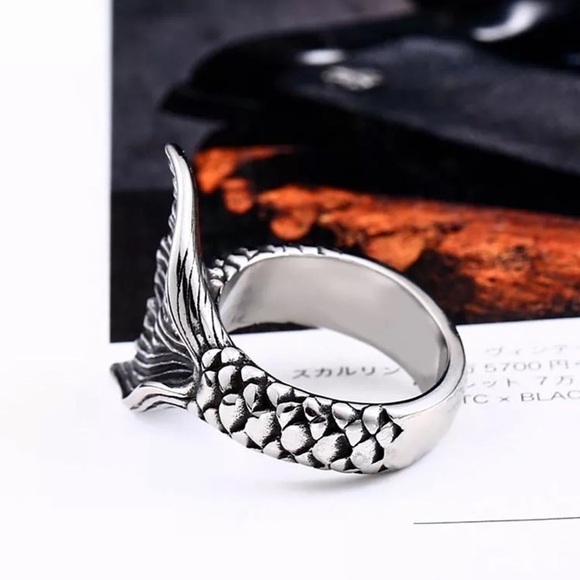 Boutique Jewelry - NEW Beautifully Detailed Silver Mermaid Tail Ring